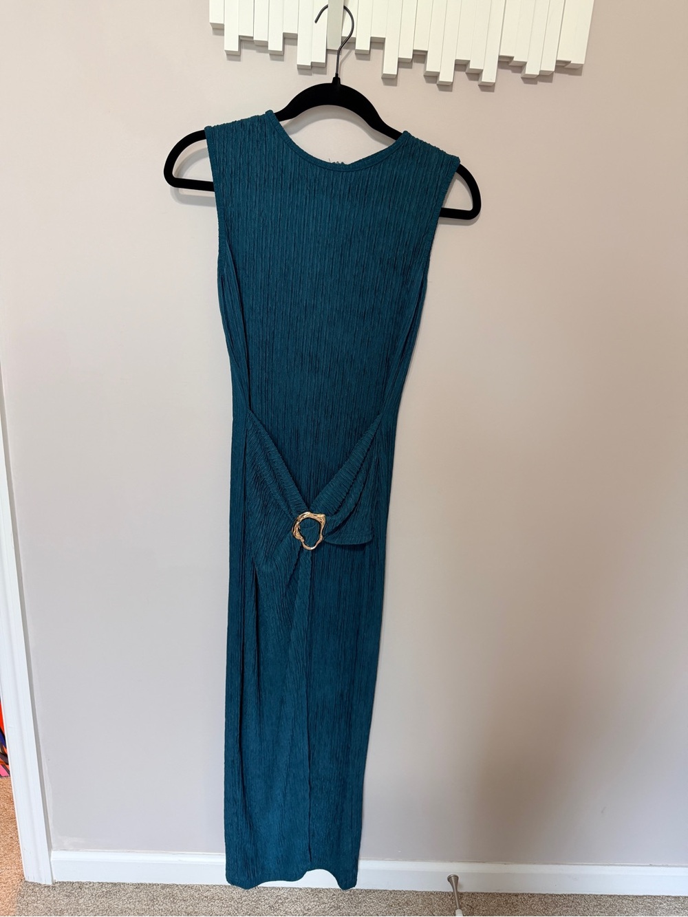 Sleeveless Teal Maxi Dress with Decorative Gold Buckle